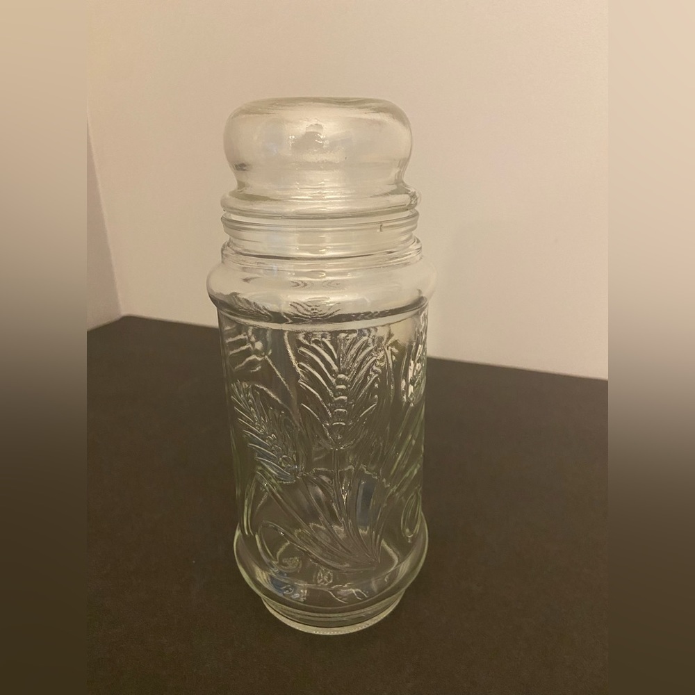 1982 Planters Mr. Peanut glass canister with lid